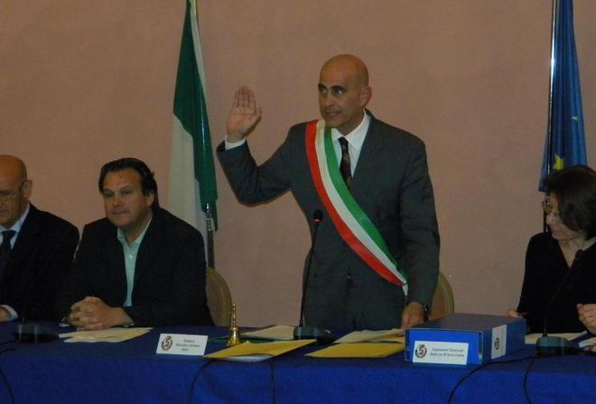 Betti da Renzi, ma il Pd locale non cambia linea