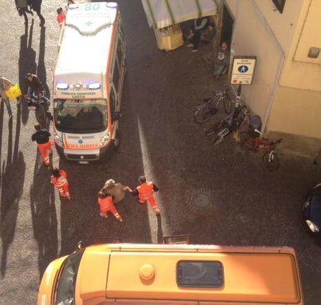 Due feriti nella navetta costretta a frenare