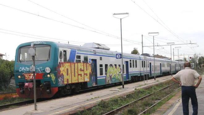 Linea ferroviaria in tilt, cancellati tre treni