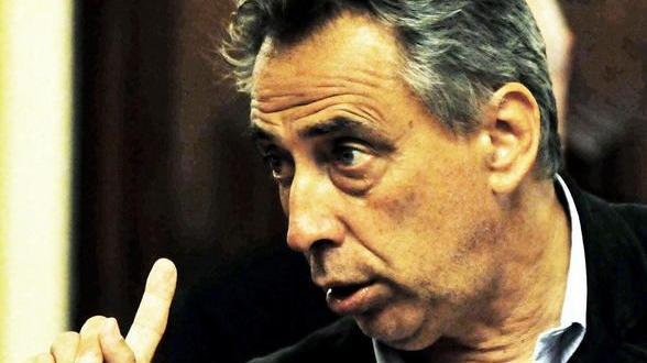 Il sindaco sceglie la linea dura