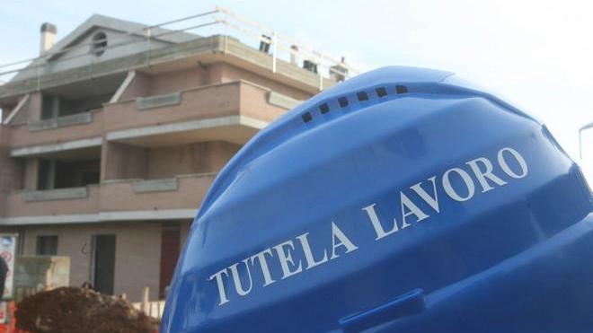 Controlli dei carabinieri nei cantieri edili, tre denunciati