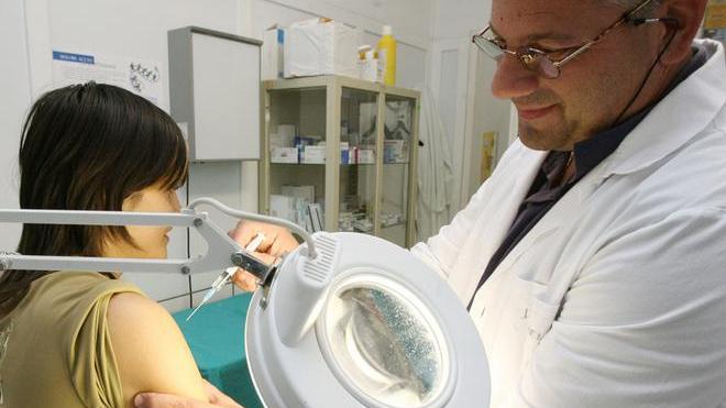 Parte la vaccinazione, 50mila dosi anti-influenza