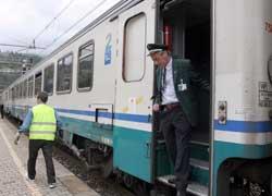 Trenitalia: “Biglietti più cari per i pendolari”. E Rossi s’infuria 