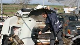 Scoperto deposito abusivo di vecchie auto