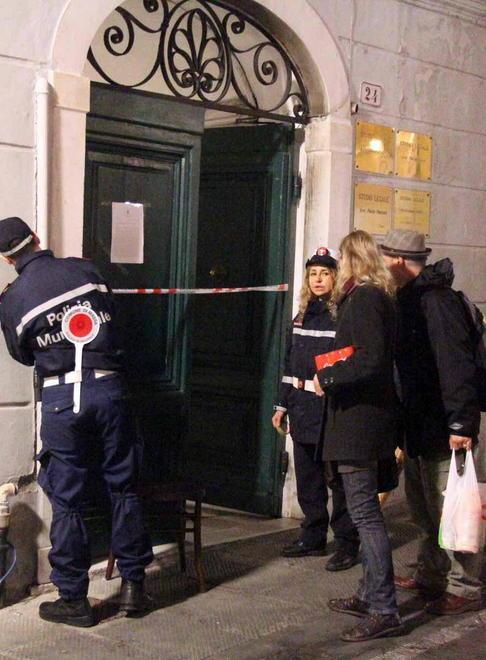 Tetto lesionato, evacuate 8 famiglie 