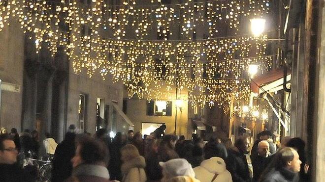 Luci e proiezioni sulle facciate, Natale in centro sarà suggestivo