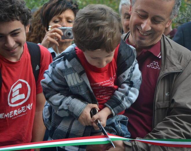 Mezzo secolo con i manifesti del creativo rosso 