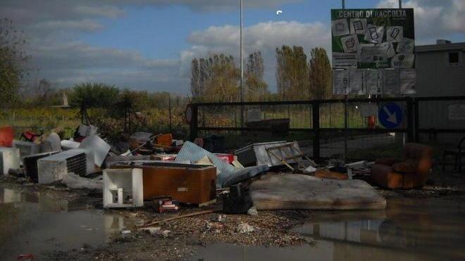 «Il Comune tolga quella discarica»