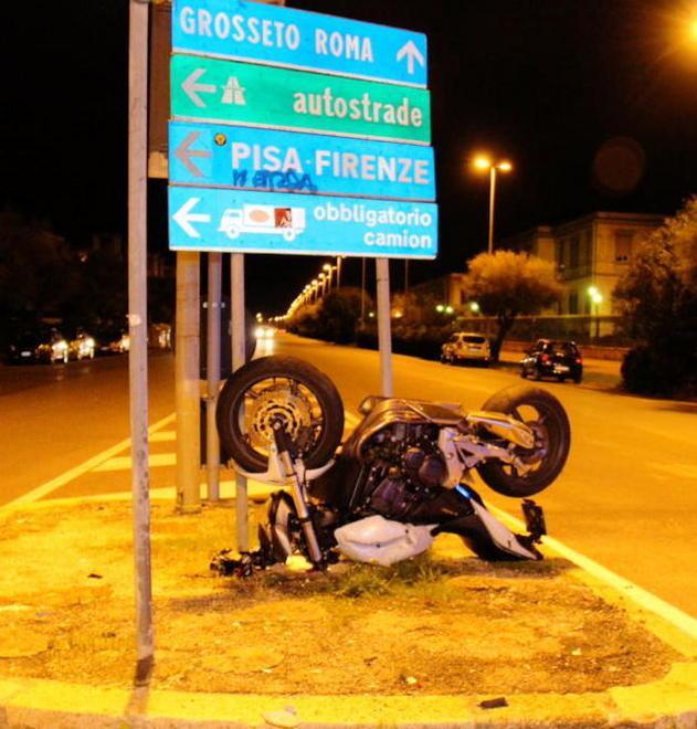 Motociclista in ospedale dopo lo scontro con un’auto