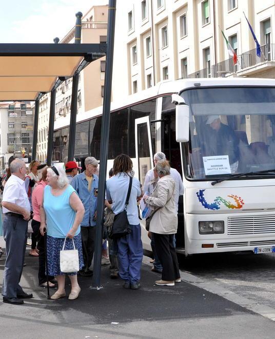 Turisti “impacchettati” dal porto alla stazione 