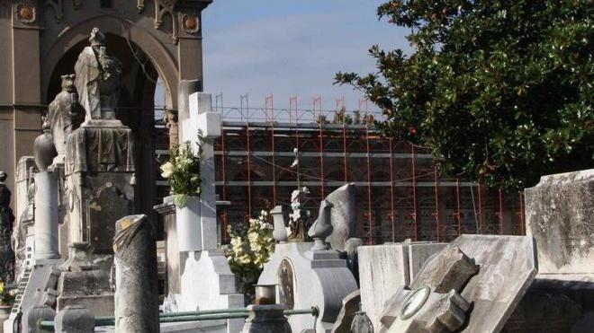 Prato, cimitero di Chiesanuova, morti di serie A e di serie B