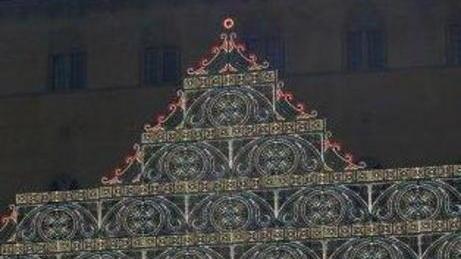 Commerciante contesta: «Luminarie, vergogna»