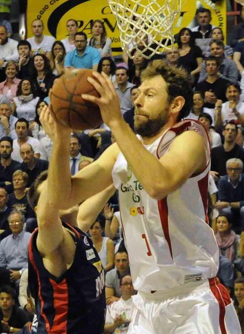 Gek Galanda a quota 650 presenze in serie A