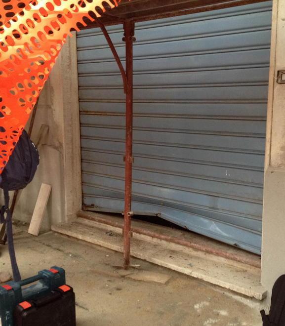 Ladri tentano di entrare in un cantiere edile