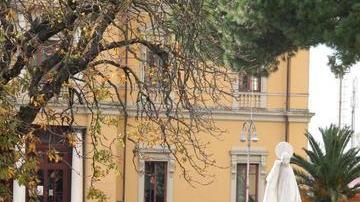 Studenti si scusano per gli insulti gridati al sindaco