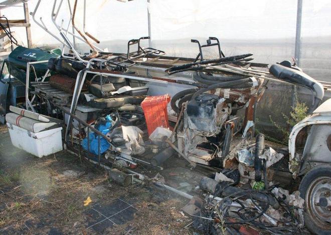 Rifiuti tossici nel cimitero di auto 