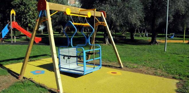 Giochi anche per disabili al parco di via Rosselli