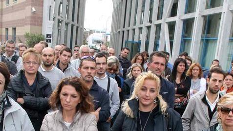 Ma l’azienda assicura: restiamo a Viareggio