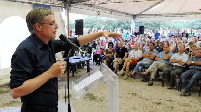 Voto nei circoli Pd, primo round a Cuperlo 