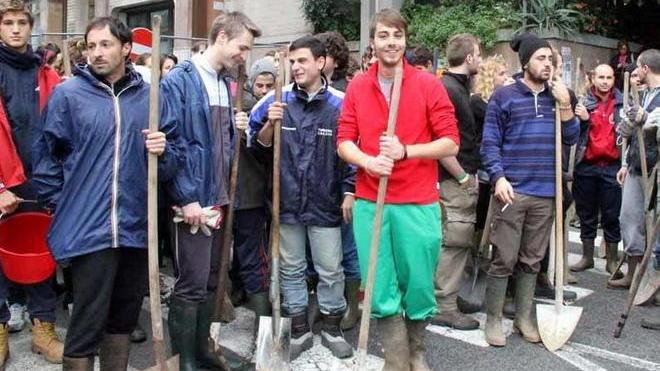 «Grazie mille, angeli del fango: ora la città non ci dimentichi»