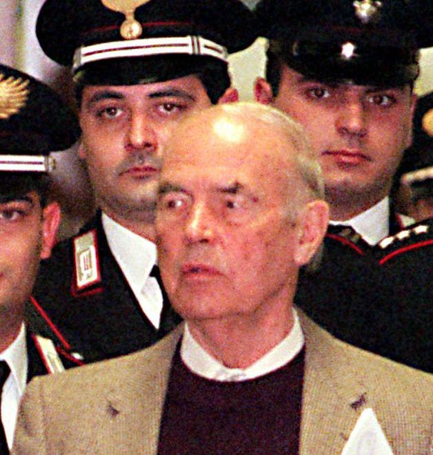 Priebke sepolto a Isili? Il legale non smentisce 