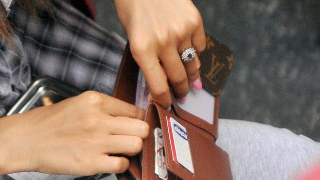Immigrato riporta borsello smarrito a Empoli