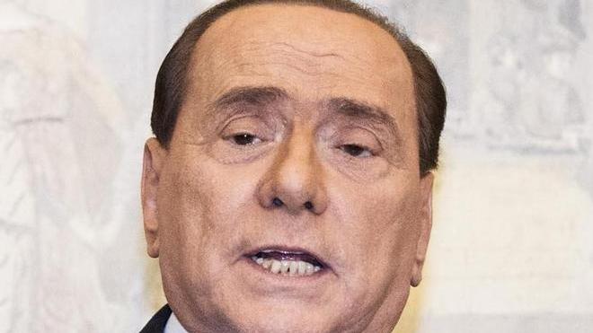 Berlusconi telefona ai “suoi” a Camaiore