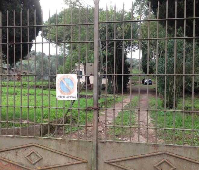 Cancelli sempre chiusi I bambini stanno lontani
