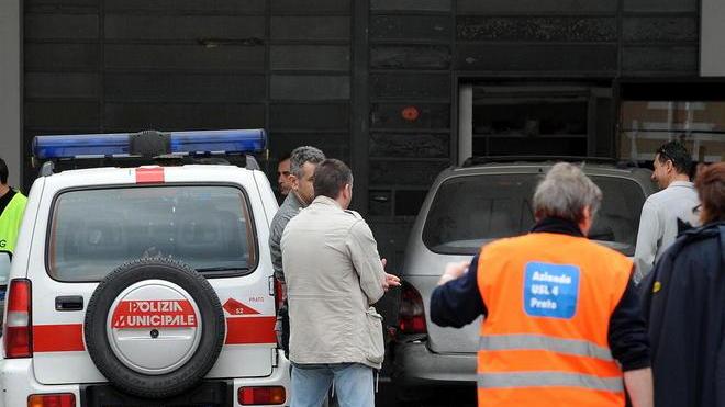 Un imprenditore pratese a “Piazza Pulita”: «Sono fallito, ora vendo a nero tessuti ai cinesi»