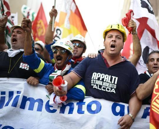 Alcoa, manifestazione degli operai davanti alla Regione 