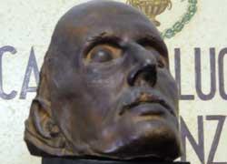 Ritrovata dai carabinieri la maschera funebre di Puccini, denunciato un empolese