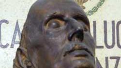 Ritrovata dai carabinieri la maschera funebre di Puccini, denunciato un empolese