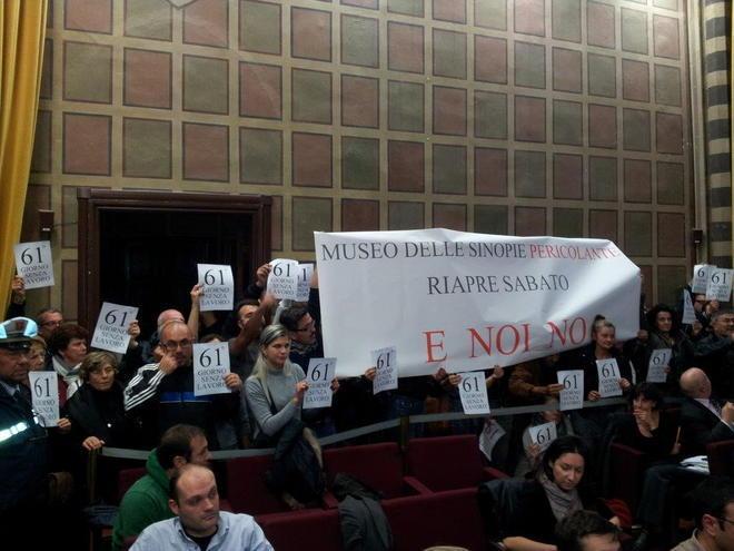 Protesta dei bancarellai, consiglio sospeso per trenta minuti 