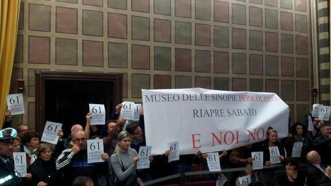 Protesta dei bancarellai, consiglio sospeso per trenta minuti