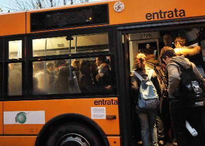 Bus vecchi e stracolmi «Così non c’è sicurezza» 
