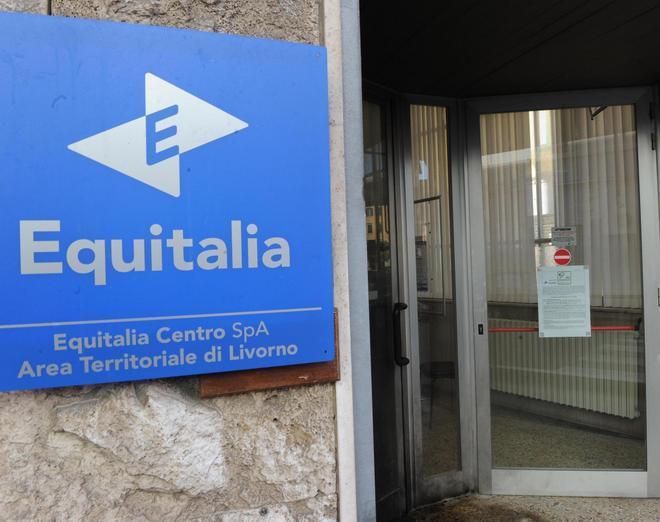 Cinque ventenni indagati per l’assalto alla sede di Equitalia 