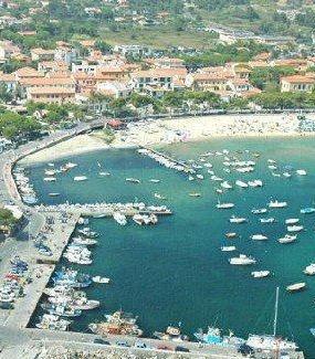 Si assegnano i posti barca nel porto di Marina di Campo