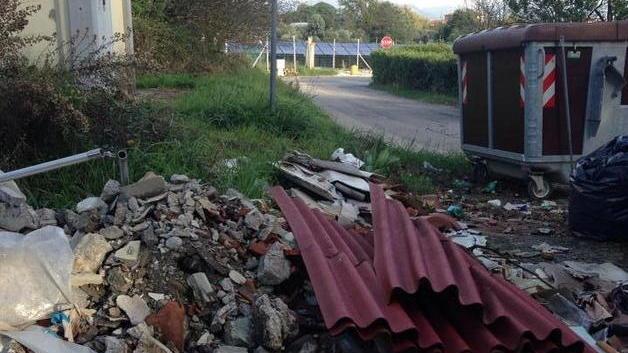 Auto abbandonate e discariche di eternit