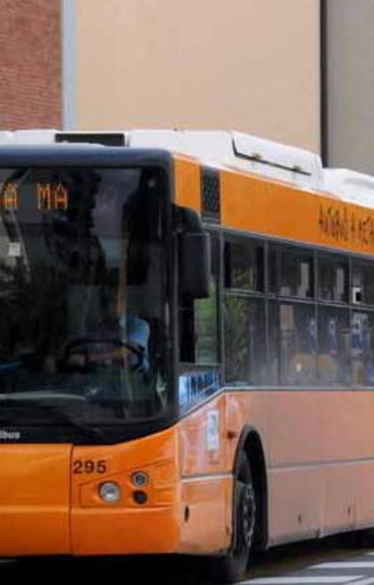 «Mio figlio lasciato a piedi dal bus» 