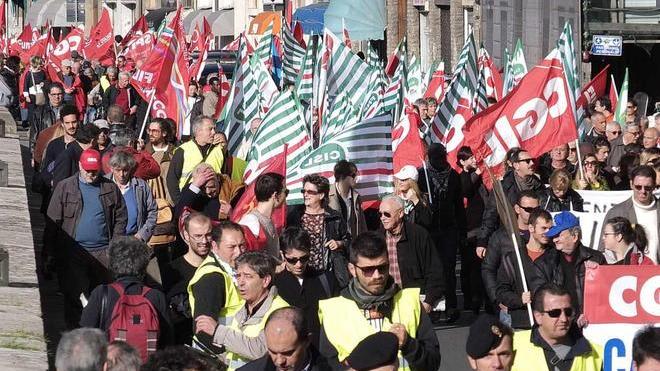 Mille in corteo per chiedere la modifica alla legge di Stabilità