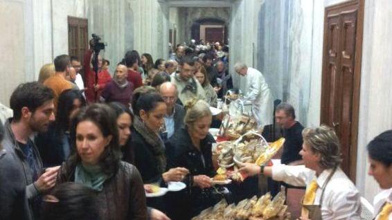 Prato, quando i dolci significano solidarietà: per 70 famiglie la spesa è garantita
