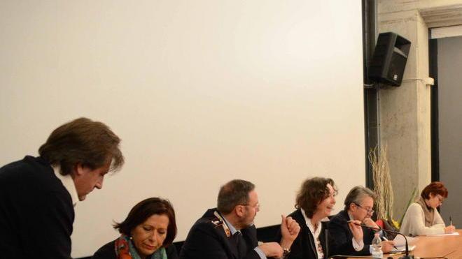 Gli addobbi? Ognuno pensa per sé