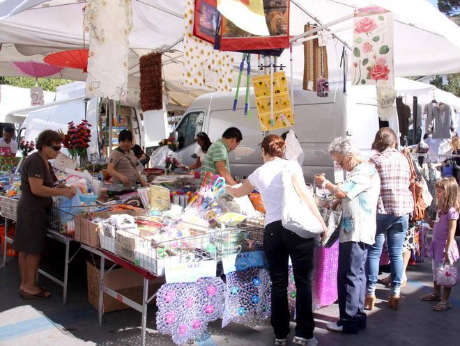 Via da piazza Crispi i banchi del mercato 