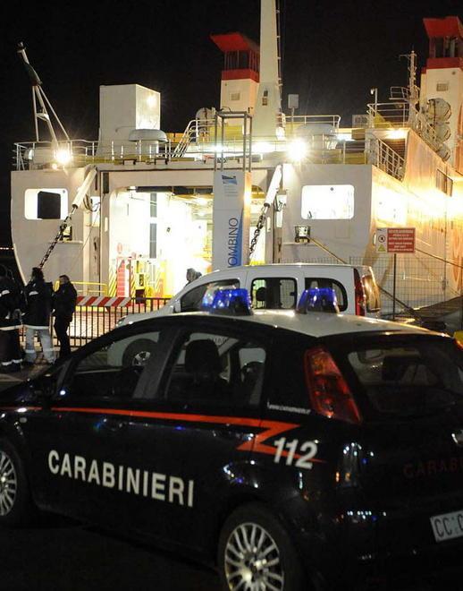 Nave bloccata in porto da una bomba 
