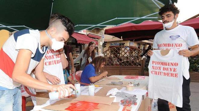 La città in piazza per difendere la fabbrica