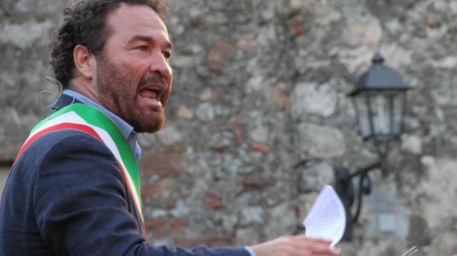 Si dimettono in nove, cade Bellumori