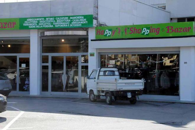 Inaugura e chiude in 12 giorni il mega bazar cinese
