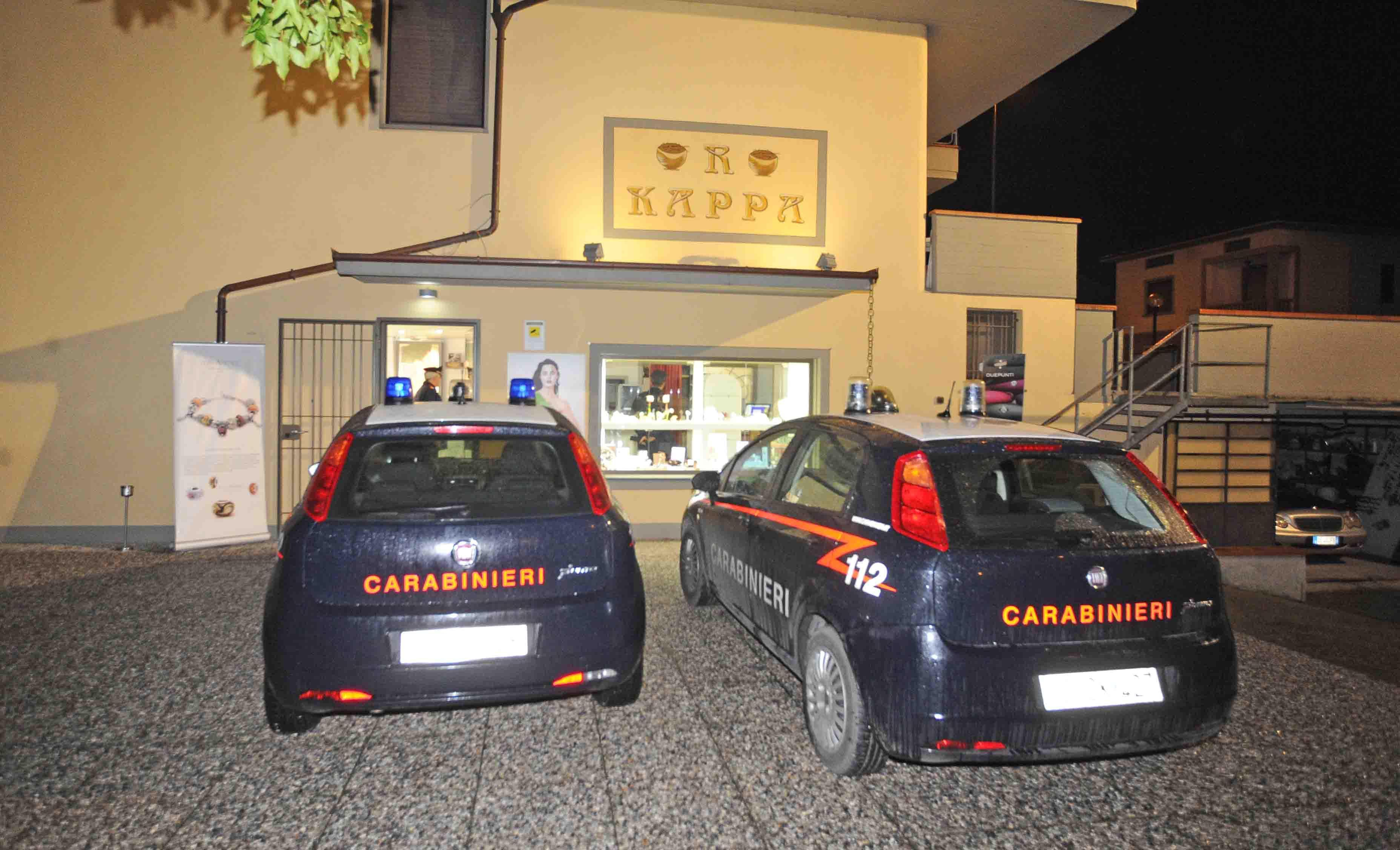 Assalto a gioielleria a Catena di Quarrata. In azione 5 banditi di cui du e armati 