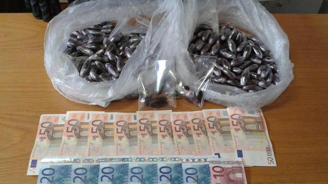 Sorpresi con più di 2 chili di hashish, in 4 finiscono in manette