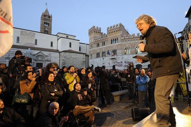 Un pullman da Empoli per il V3Day di Beppe Grillo a Genova 